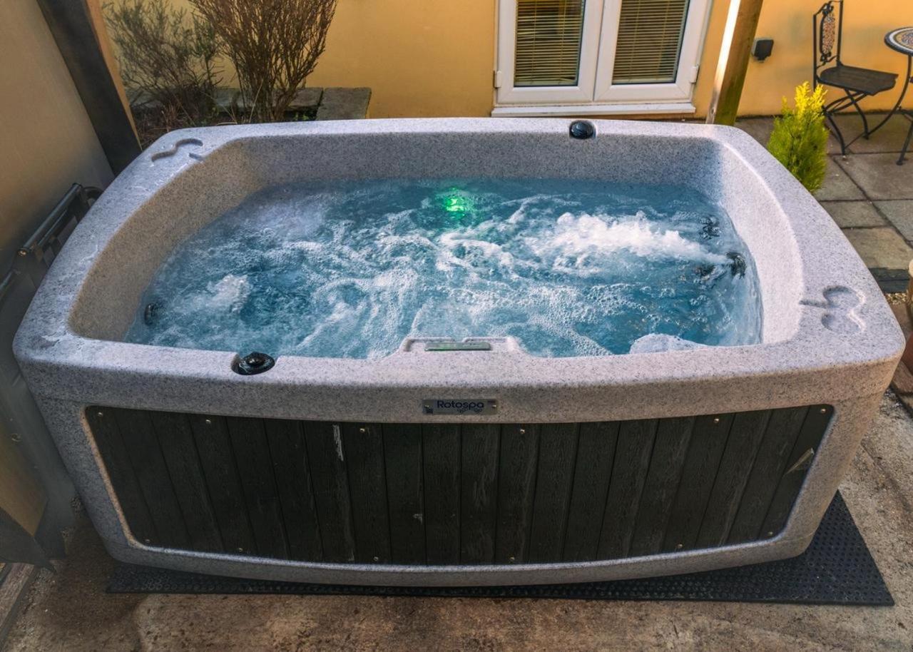Ferienhaus The Retreat, Own Hot Tub, Romantic Escape, Near Lyme Regis